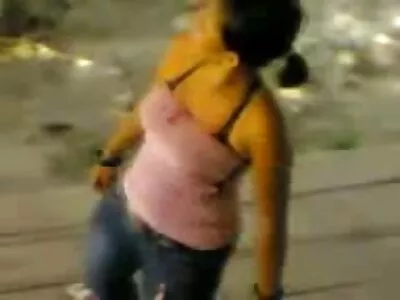 BBW بڑی چھاتی کے ساتھ blowjob کر رہا ہے