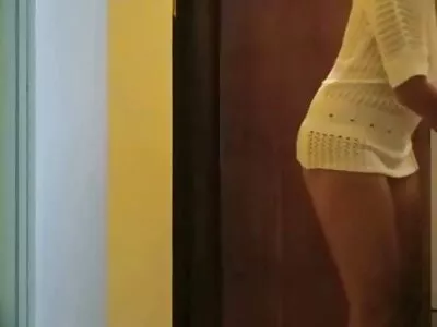 اس کے گھٹنوں پر اور یہ اچھا چوسنے کی عادت