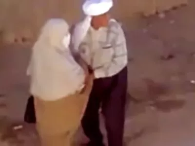 ساحل سمندر پر ٹینڈ بیب