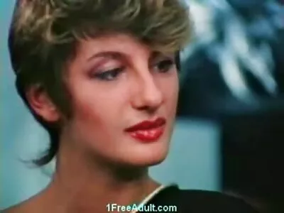 پیاری brunette اس کی گود میں میرا مرگا چوستا ہے