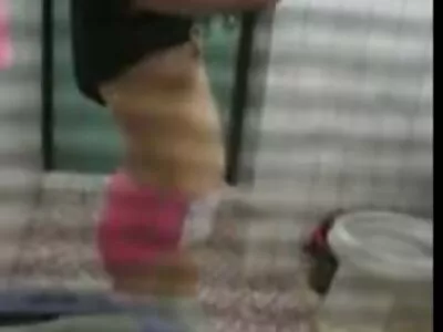 سیاہ بال ایشیائی ایک گہری blowjob دیتا ہے
