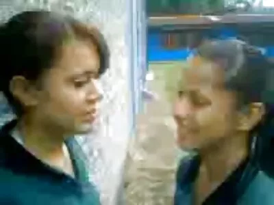 ساحل سمندر پر ٹینڈر بلو جاب