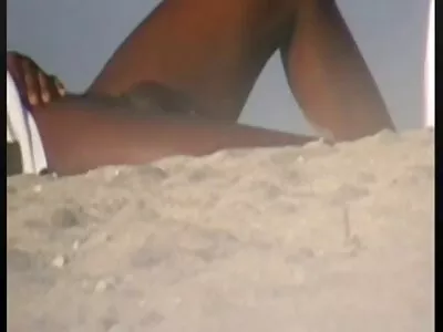 چھوٹی چھاتی والی لڑکی سیکس کرتی ہے اور لنڈ چوستی ہے۔