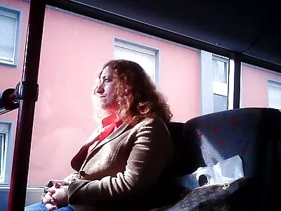 مضحکہ خیز سیکسی busty شوقیہ اس کی cunt کے ساتھ کھیلتا ہے