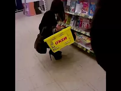 ایک بڑی عضو تناسل پر بڑی گدی خاتون