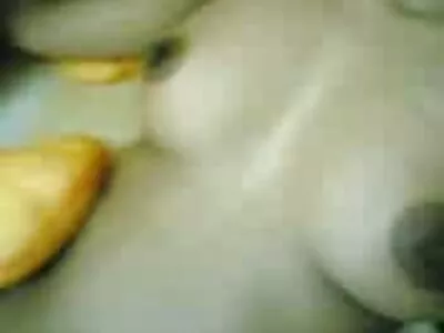 سوتیلی بہن لنڈ چوستی ہے اور منہ میں سہہ لیتی ہے۔