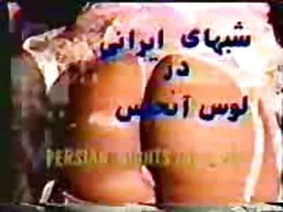 اوسط چھاتی اور چھوٹے نپل کے ساتھ بیبی ایک blowjob دیتا ہے
