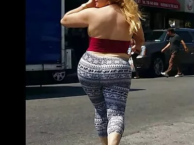 سپر ہاٹی چھیڑنے والی جاںگھیا گدا اسے تیزی سے نیچے اتارتی ہے۔