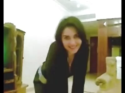 ایک زبردست ویب کیم شو کے لیے موٹا لڑکی اور اس کے کھلونے
